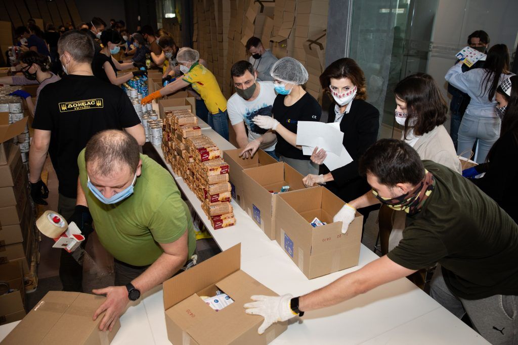 Партія Порошенка ЄС зібрала 5 тисяч продуктових наборів для українців
