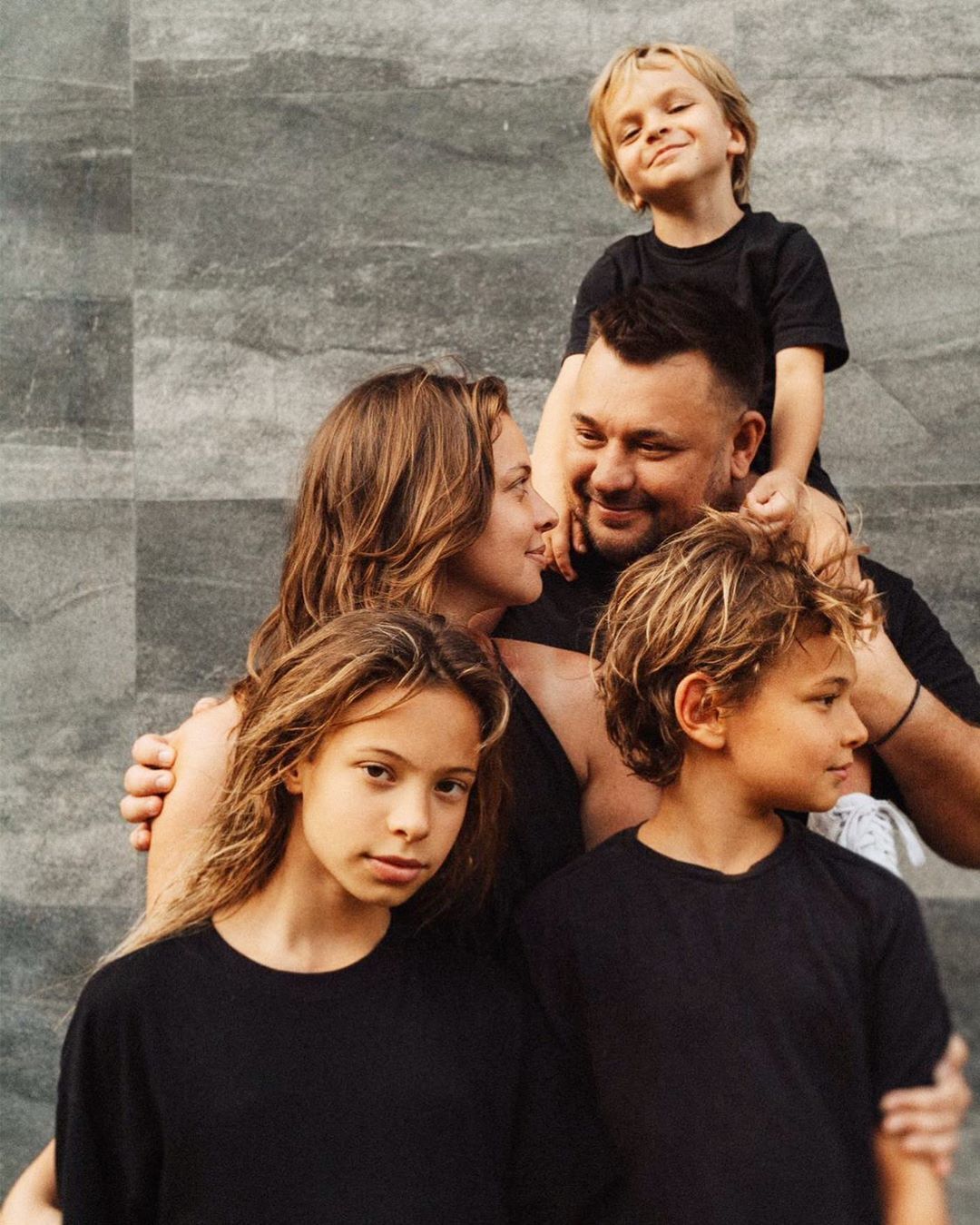 Сергей Жуков с женой и детьми