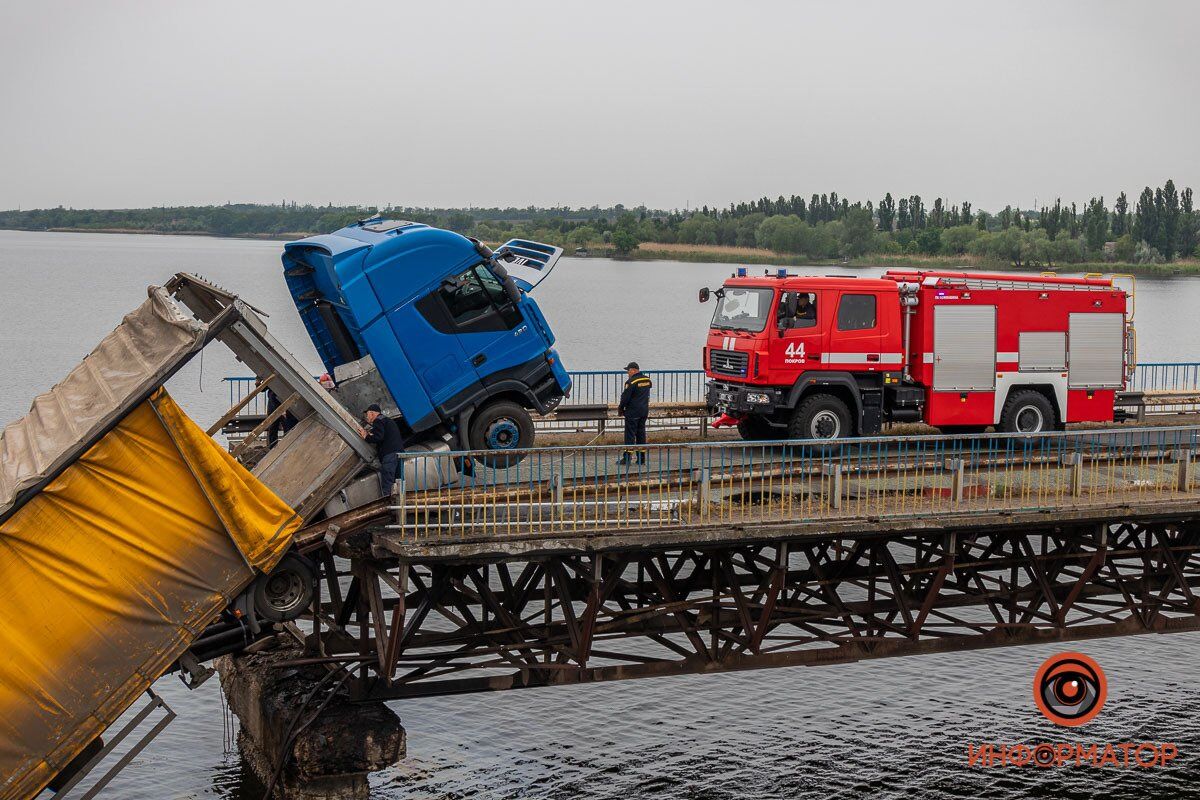 В Алексеевке под Днепром обрушился мост