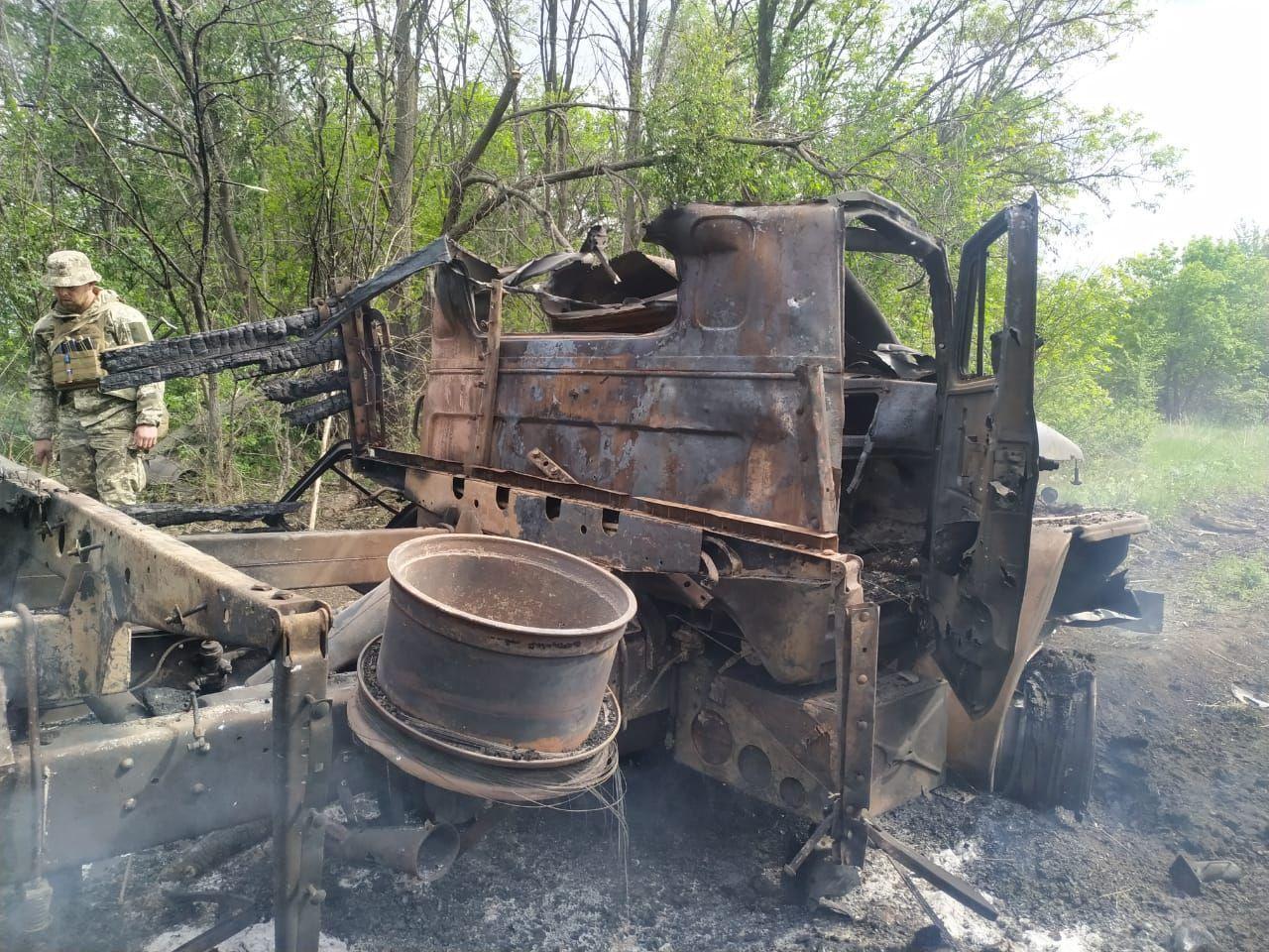 На Донбасі підірвали вантажівку ЗСУ