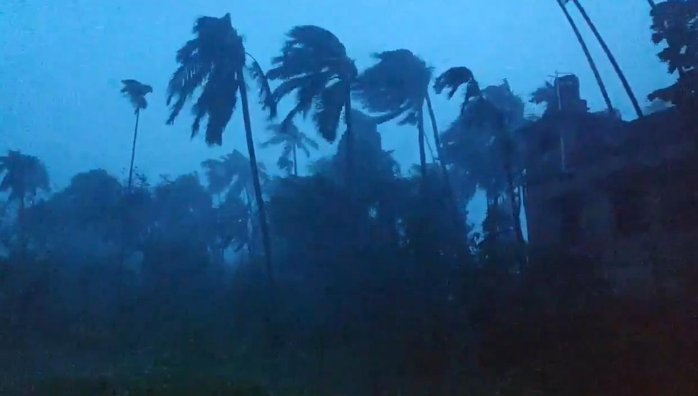 Последствия циклона "Амфан" в Индии и Бангладеш