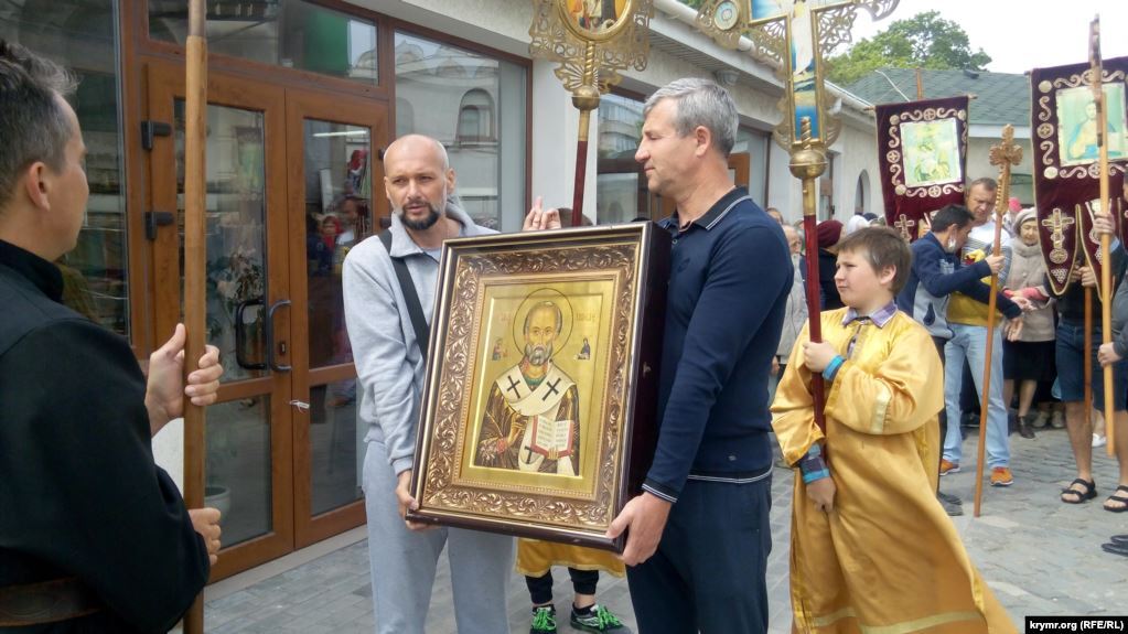 В Севастополе провели богослужение без масок