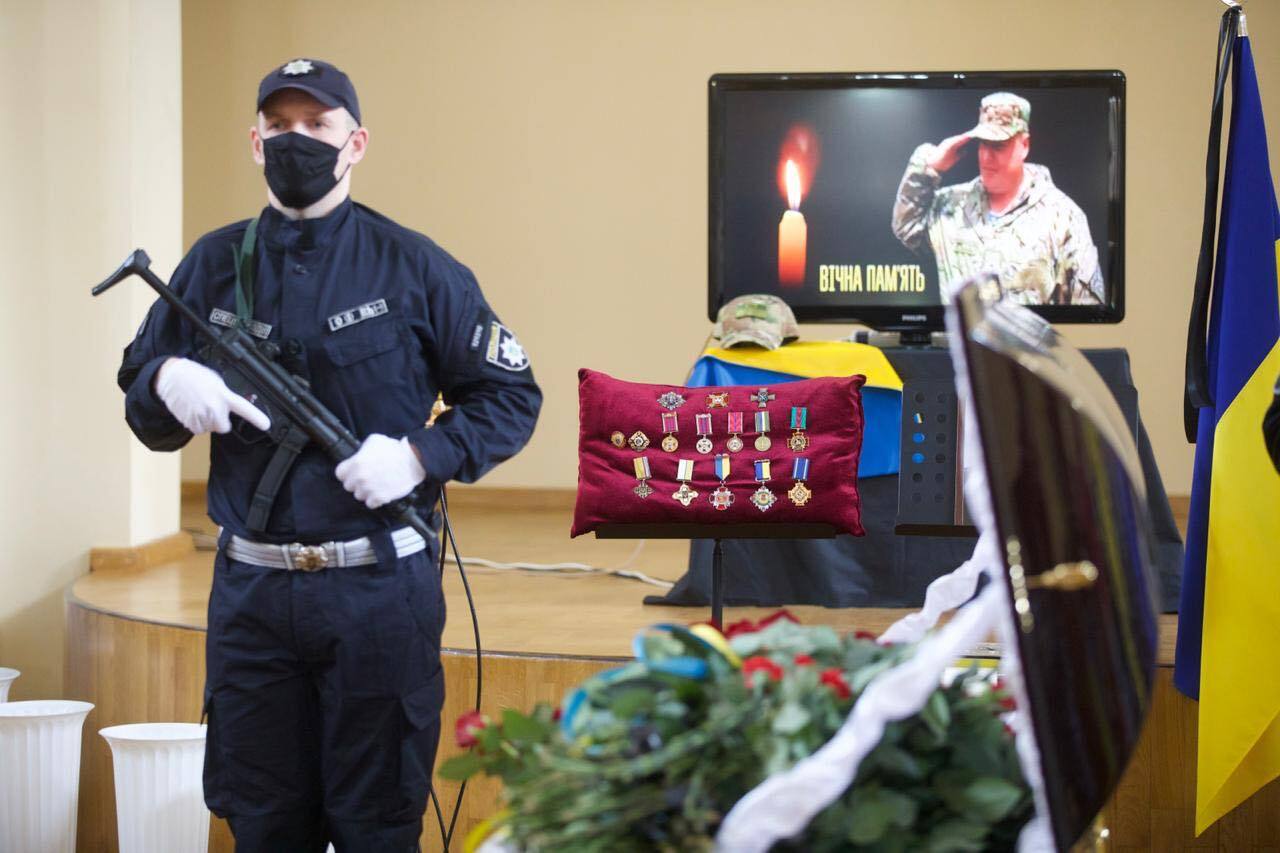 В Украине простились с погибшим комбатом "Луганск-1" Губановым: фото церемонии