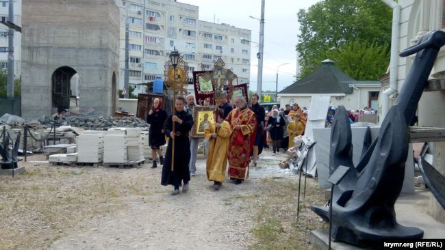 В Севастополе провели богослужение без масок