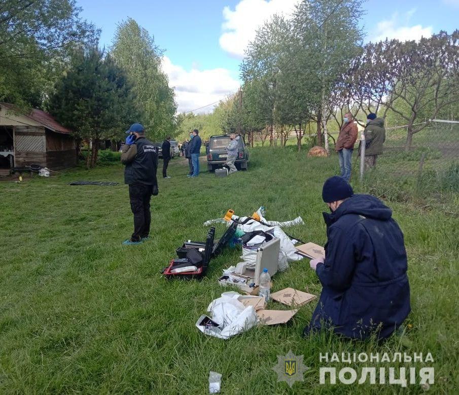 Вбивство на Житомирщині: на місці знайшли багато зброї. Нові деталі і фото
