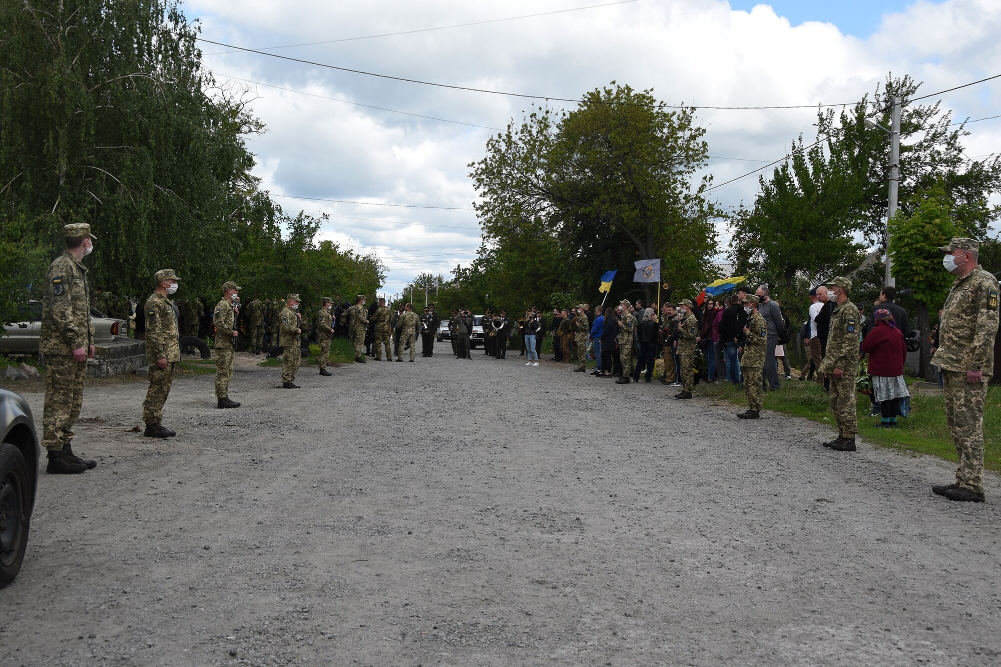 У Павлограді попрощалися з убитим на Донбасі воїном ЗСУ. Фото 18+