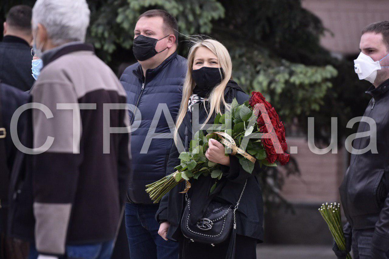 У Києві попрощалися з політиком Анатолієм Матвієнком. Фото церемонії