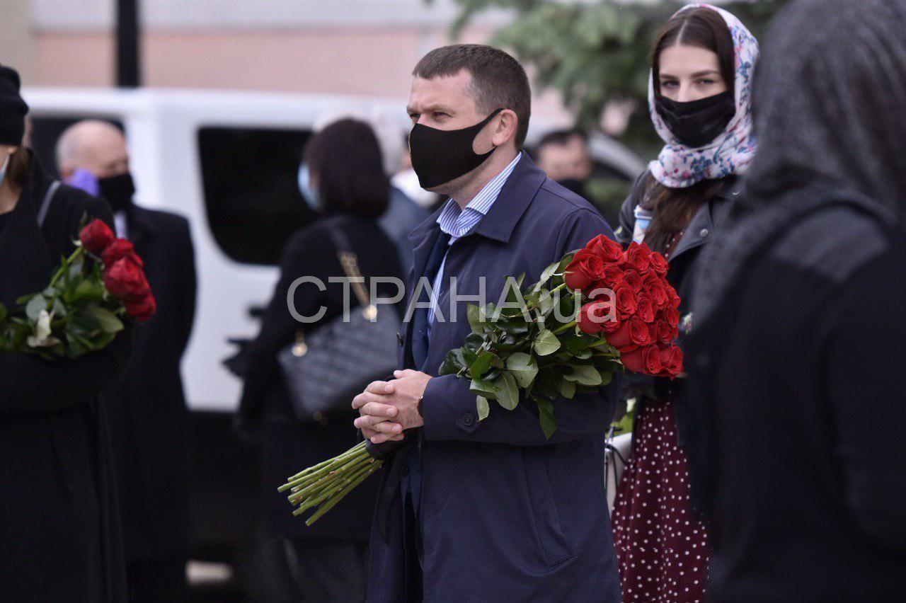 У Києві попрощалися з політиком Анатолієм Матвієнком. Фото церемонії
