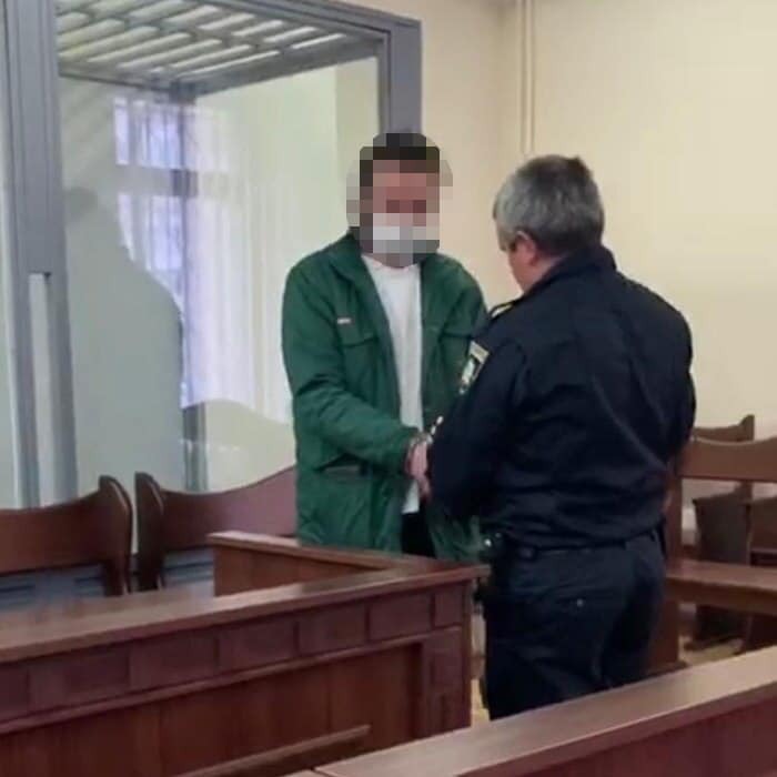 В Киеве мужчину заподозрили в изнасиловании и продаже порно с 13-летним крестником