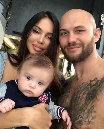 Оксана Самойлова и Джиган с сыном