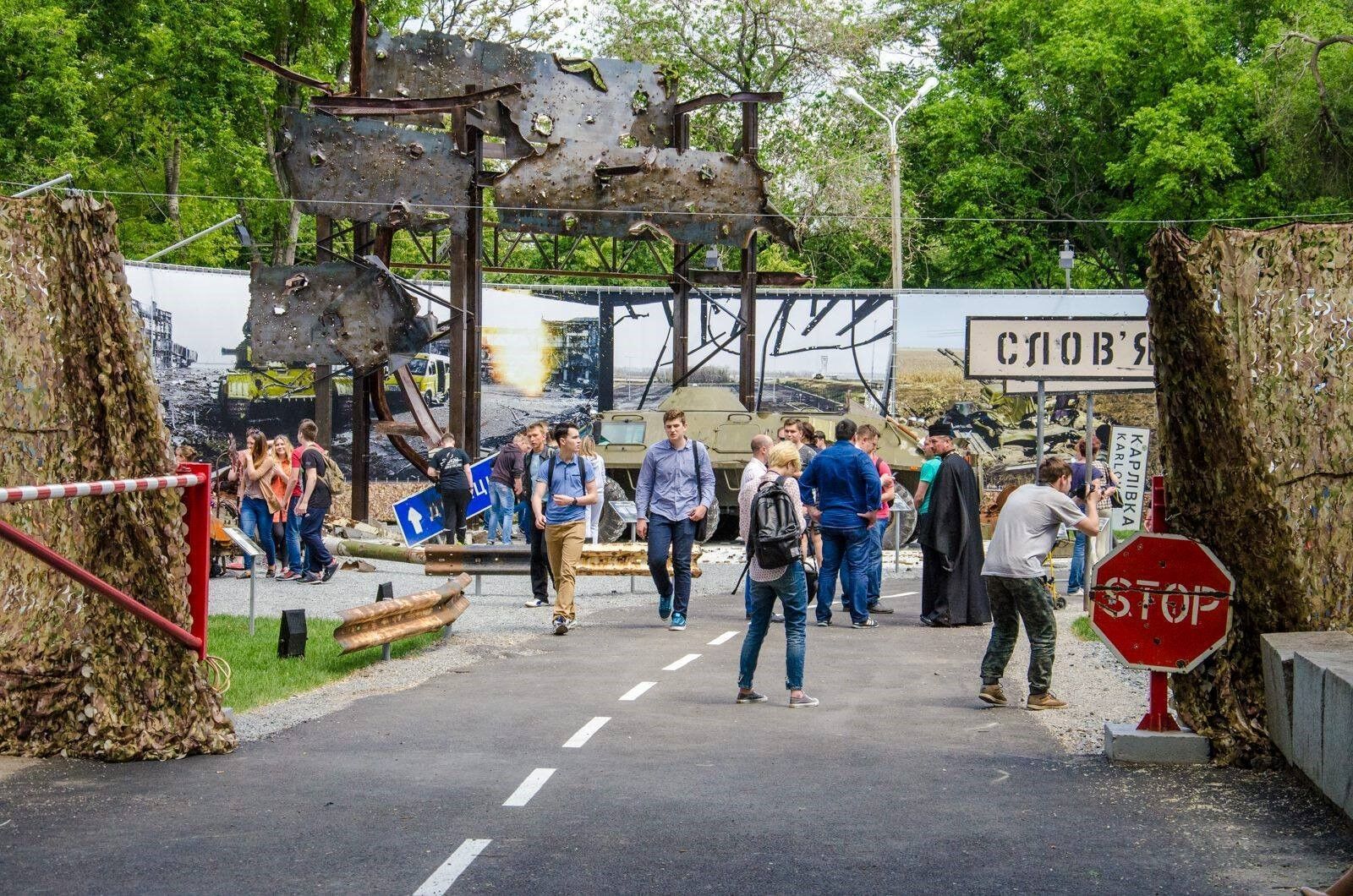 В память о подвиге тысяч людей, вставших на защиту Украины. Уличной экспозиции Музея АТО в Днепре – 4 года - Юрий Голик