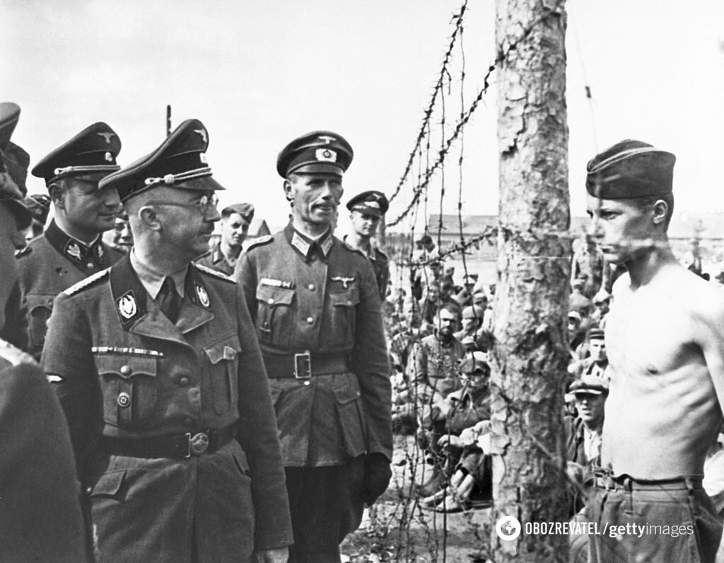 Гиммлер осматривает лагерь для пленных