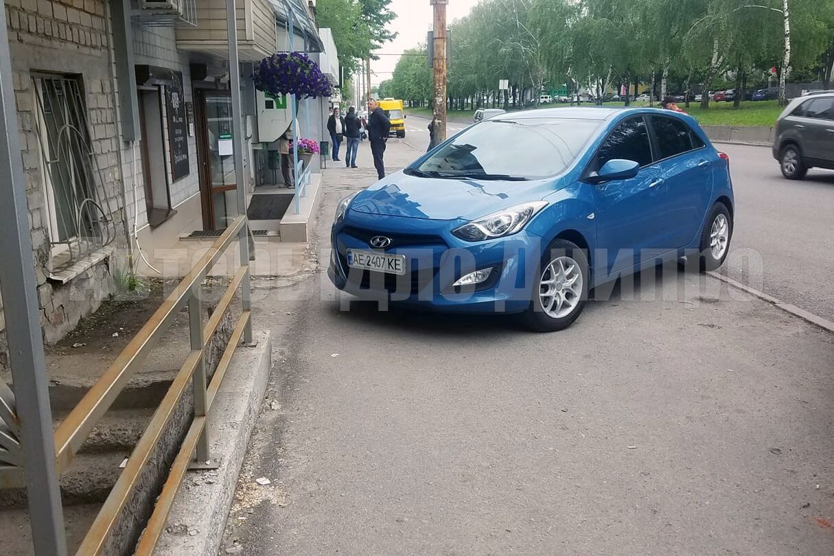 Водії Дніпра грубо порушують правила паркування