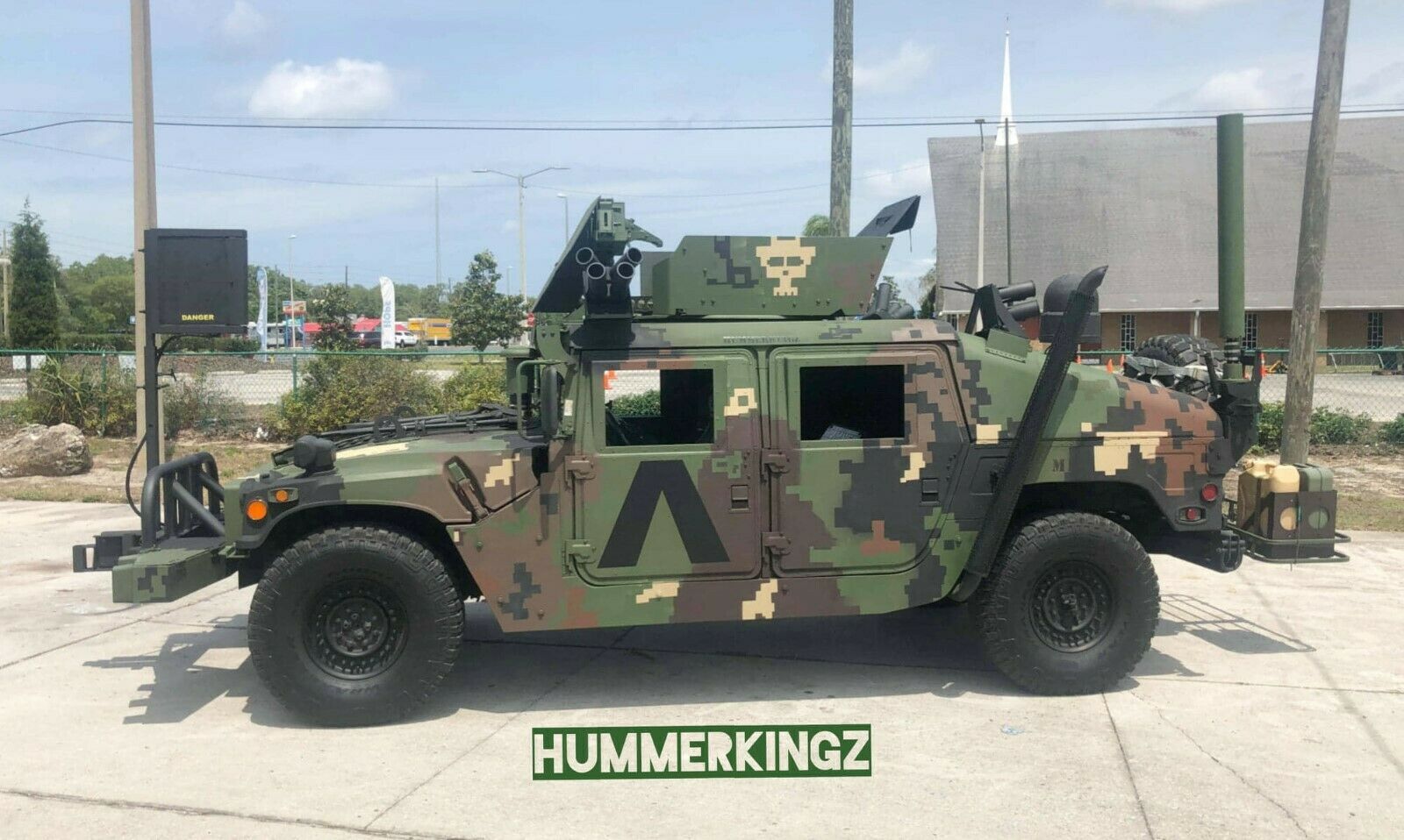 Военные Humvee выставили на продажу