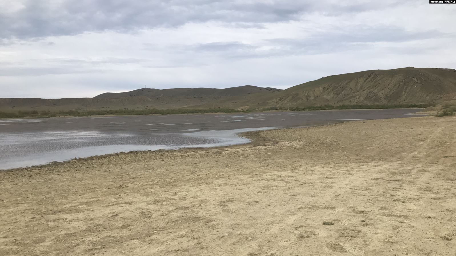 В Крыму из-за засухи обмелело озеро Бугаз