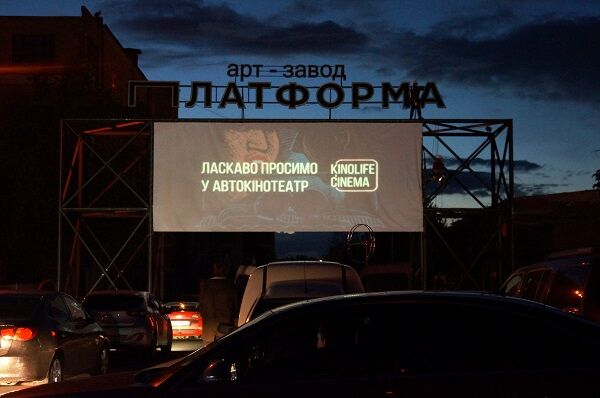 У Києві відкрився автокінотеатр на Лівому березі