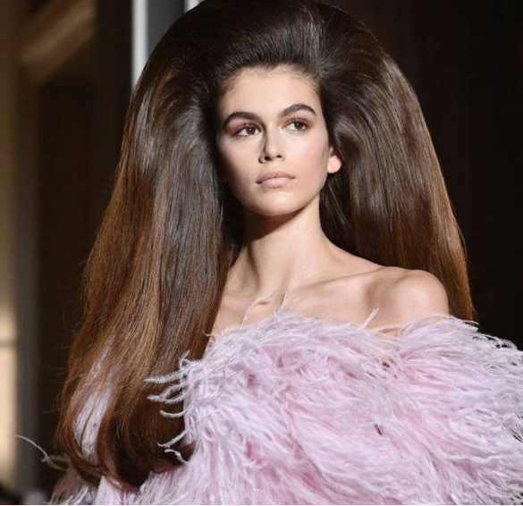 Забудьте про них! Названо топ-4 зачіски, які давно вийшли з моди