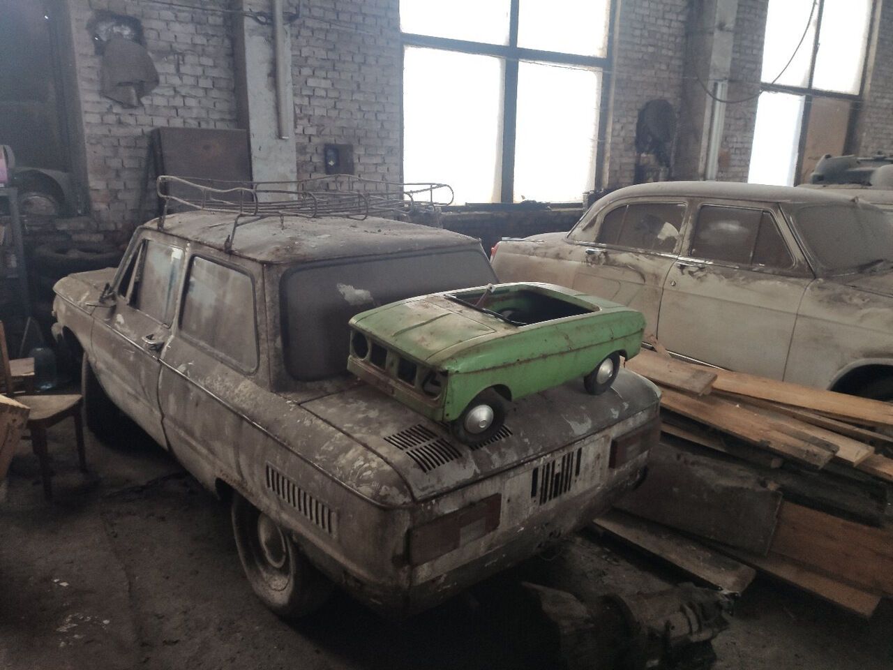 Заброшенная коллекция советских авто