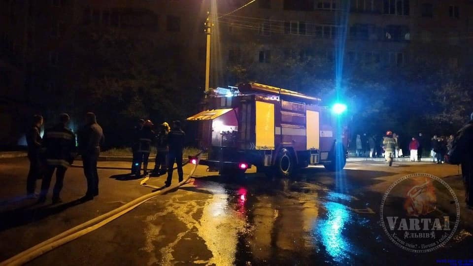 У львівській багатоповерхівці прогримів вибух: фото і відео з місця події