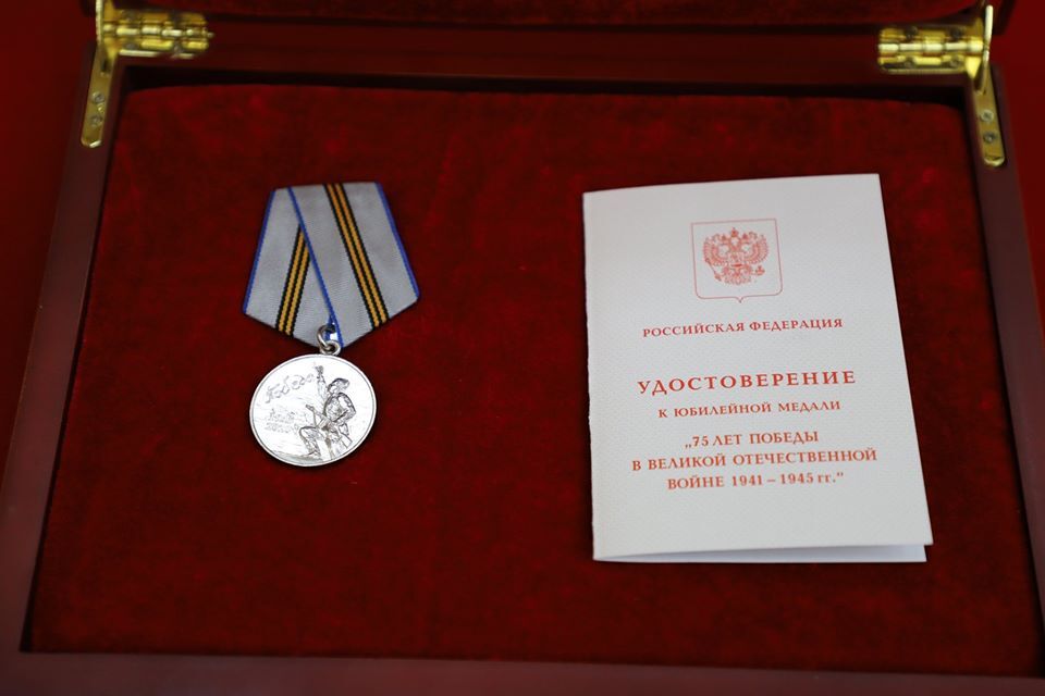 Путин наградил Ына медалью Победы