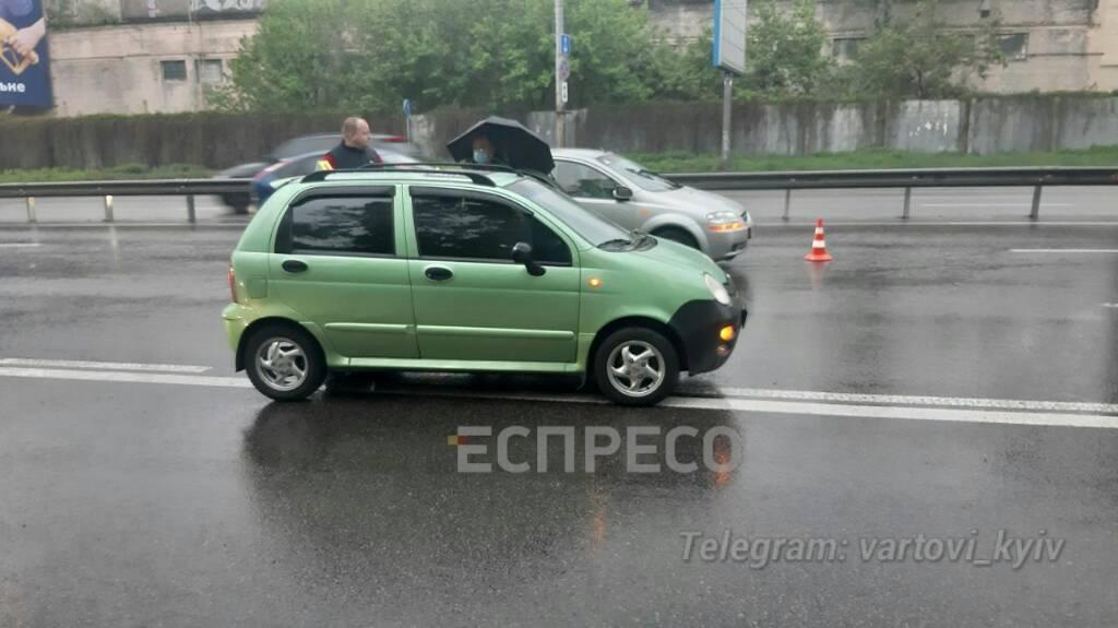 В Киеве в ДТП попало 9 авто