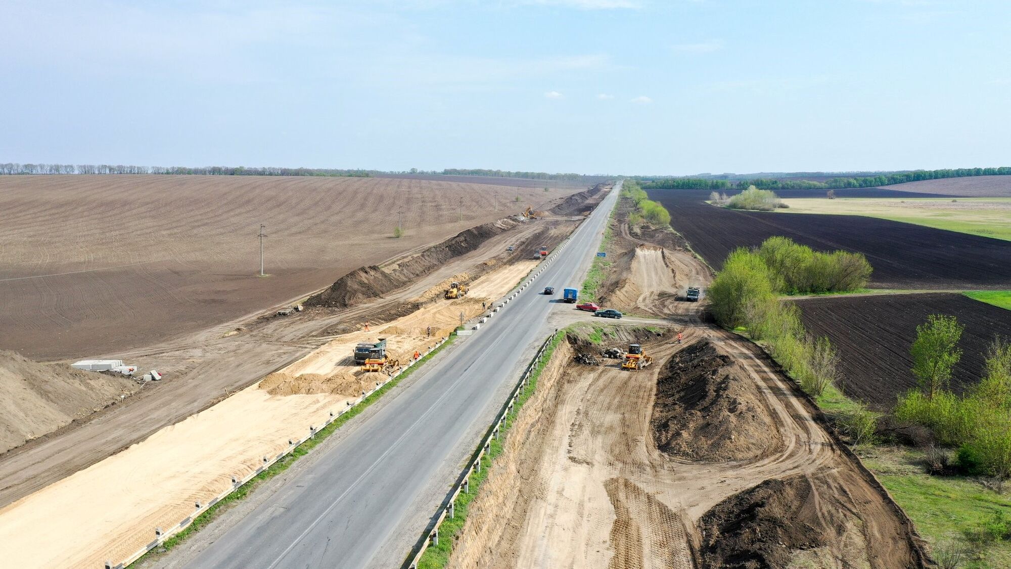 "Велике будівництво" президента: будувати трасу на Дніпро рекордними темпами не заважає навіть карантин – Голик