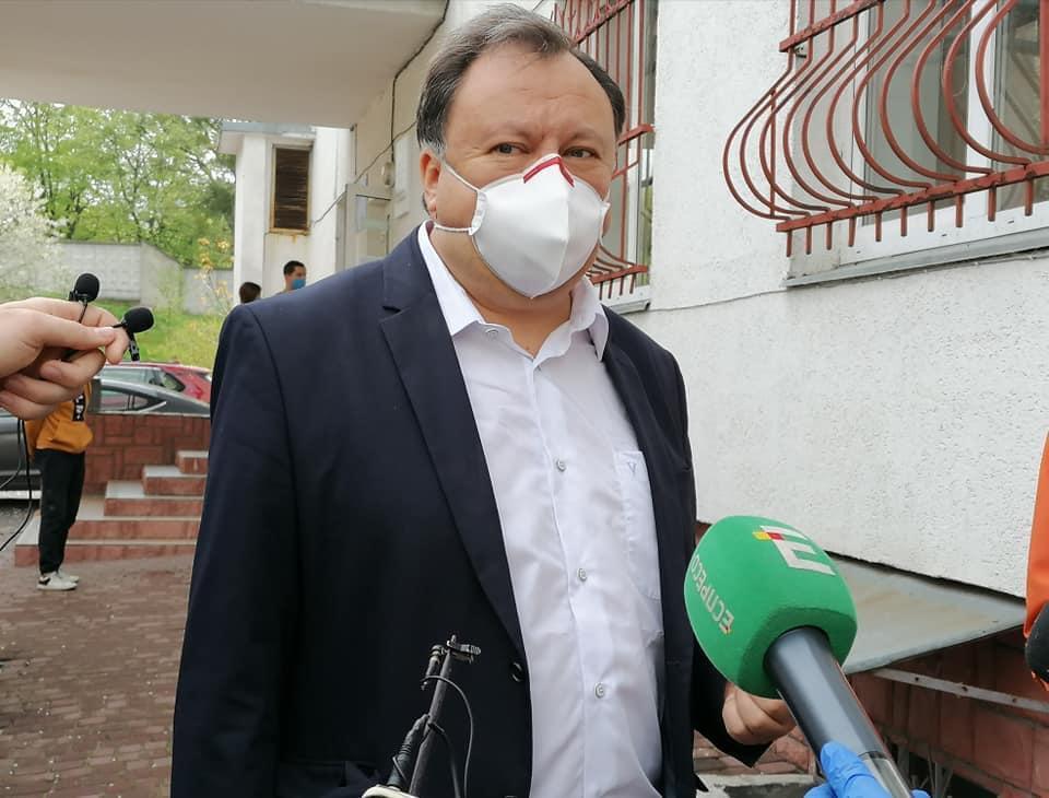 Синютка и Княжицкий передали медикам Львовщины партию защитных костюмов и очков