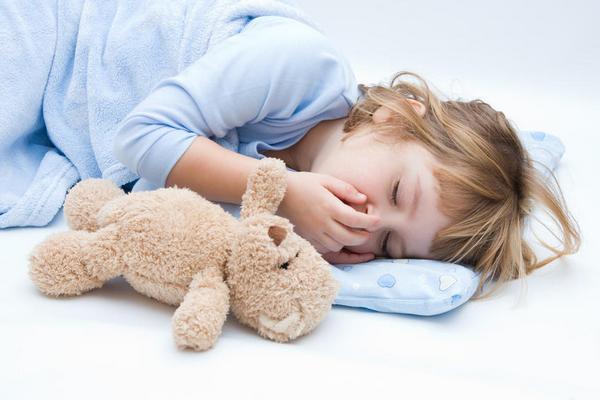 Простуда на губах у детей: чем опасна и как лечить