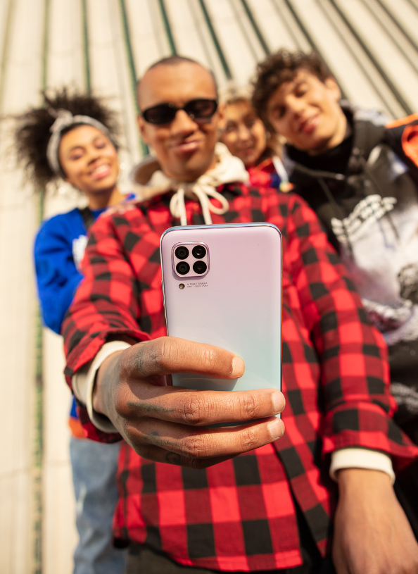 Huawei P40 lite – смартфон для современной молодежи