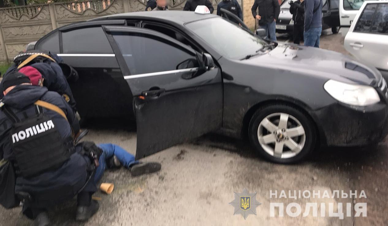 На Київщині спіймали банду псевдополіцейських, які заради грошей викрали людину
