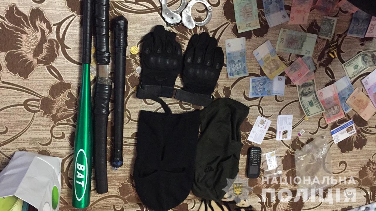 На Київщині спіймали банду псевдополіцейських, які заради грошей викрали людину