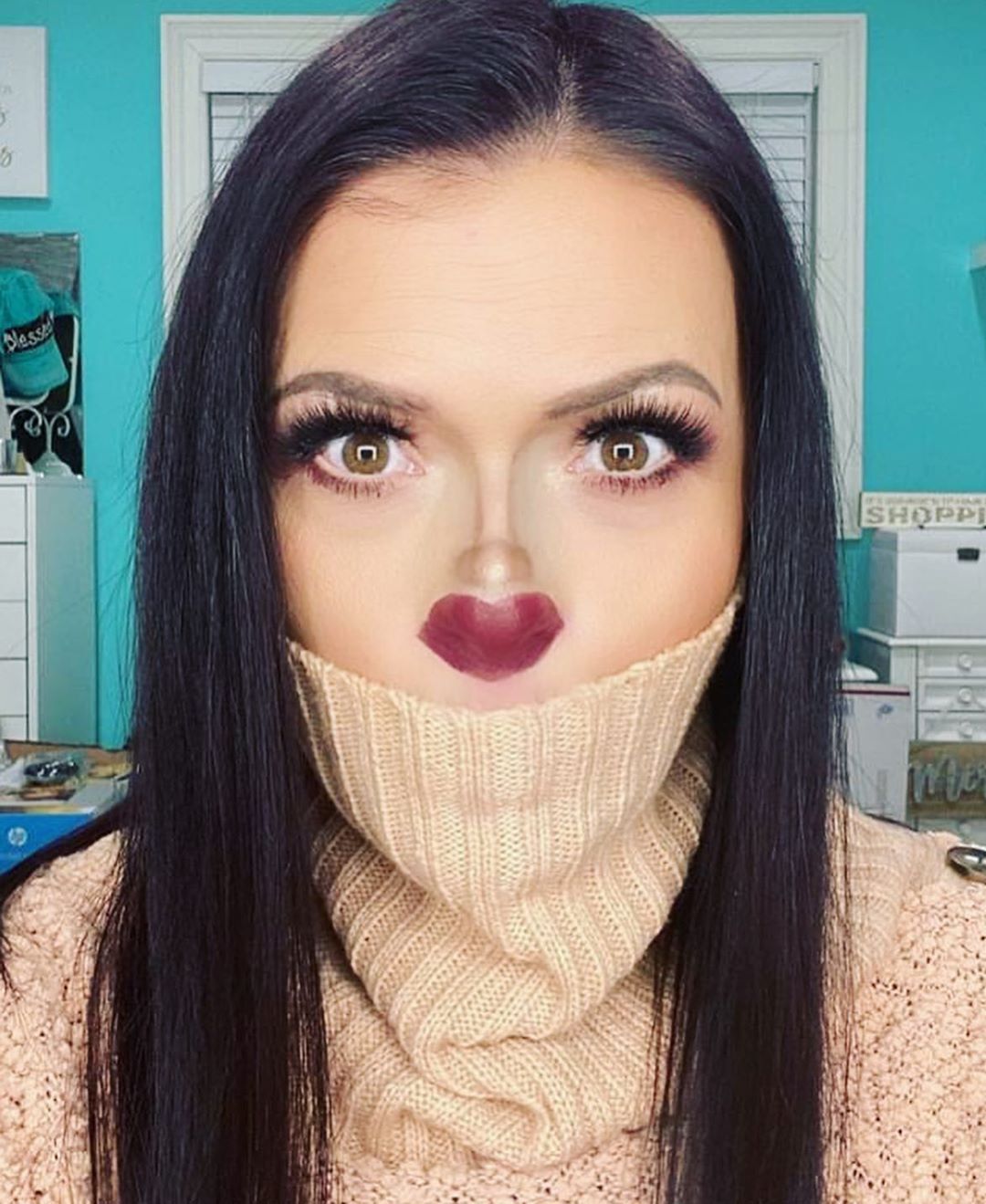 Рот на носу: странная оптическая иллюзия на лице стала трендом в сети