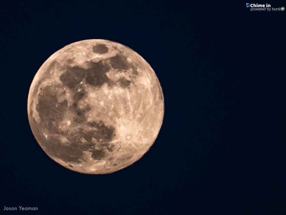 Цветочная луна 2020: появились фантастические фото уникального явления