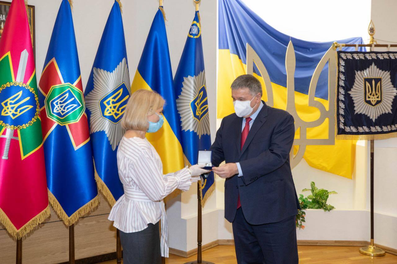 Аваков нагородив українських лікарів, які повернулися з Італії