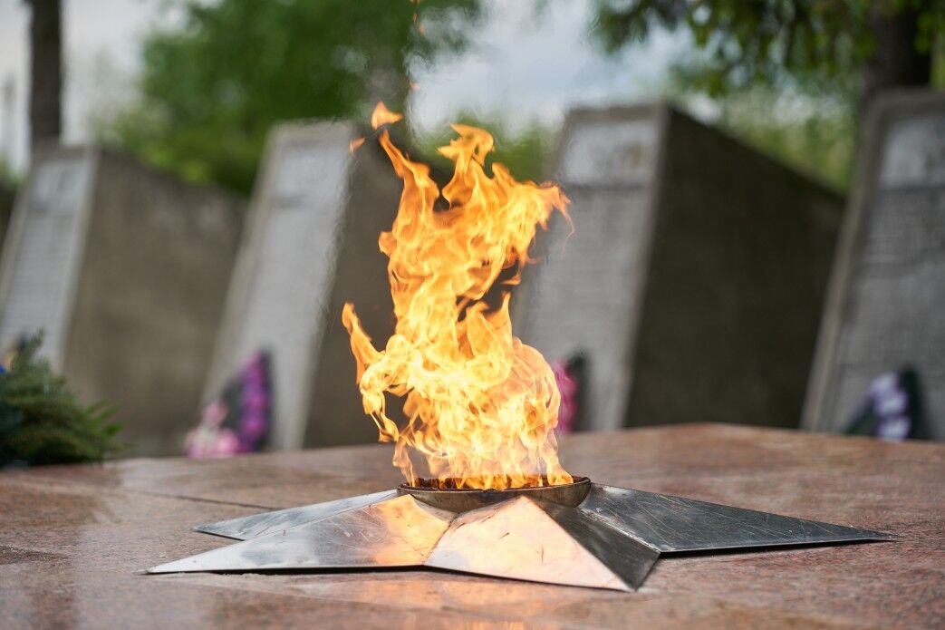 Зеленский на Луганщине почтил память погибшим во Второй мировой