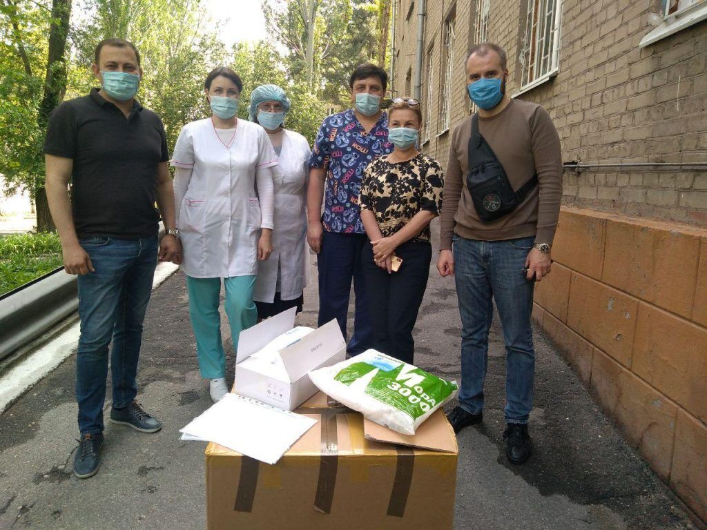 Медики Запорізької області отримали другу партію засобів захисту від Фонду Порошенка