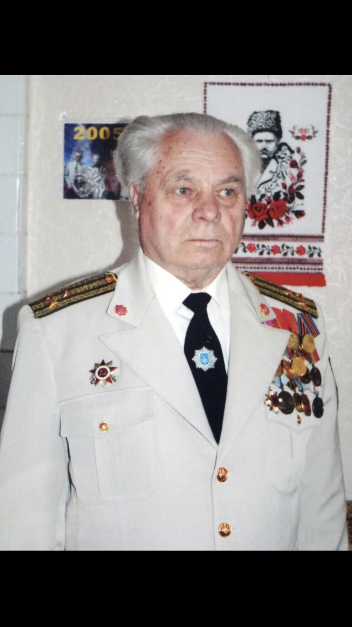 Василий Хильченко войну закончил сержантом, потом получил лейтенанта. А при президенте Ющенко всем ветеранам присвоили звание полковника.