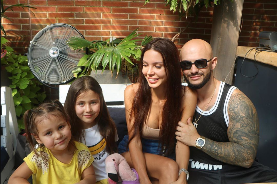 Оксана Самойлова і Джиган із дітьми