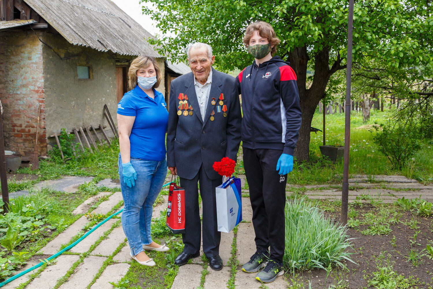 День Перемоги на Донбасі: ветеранів вітають зірки спорту і благодійники