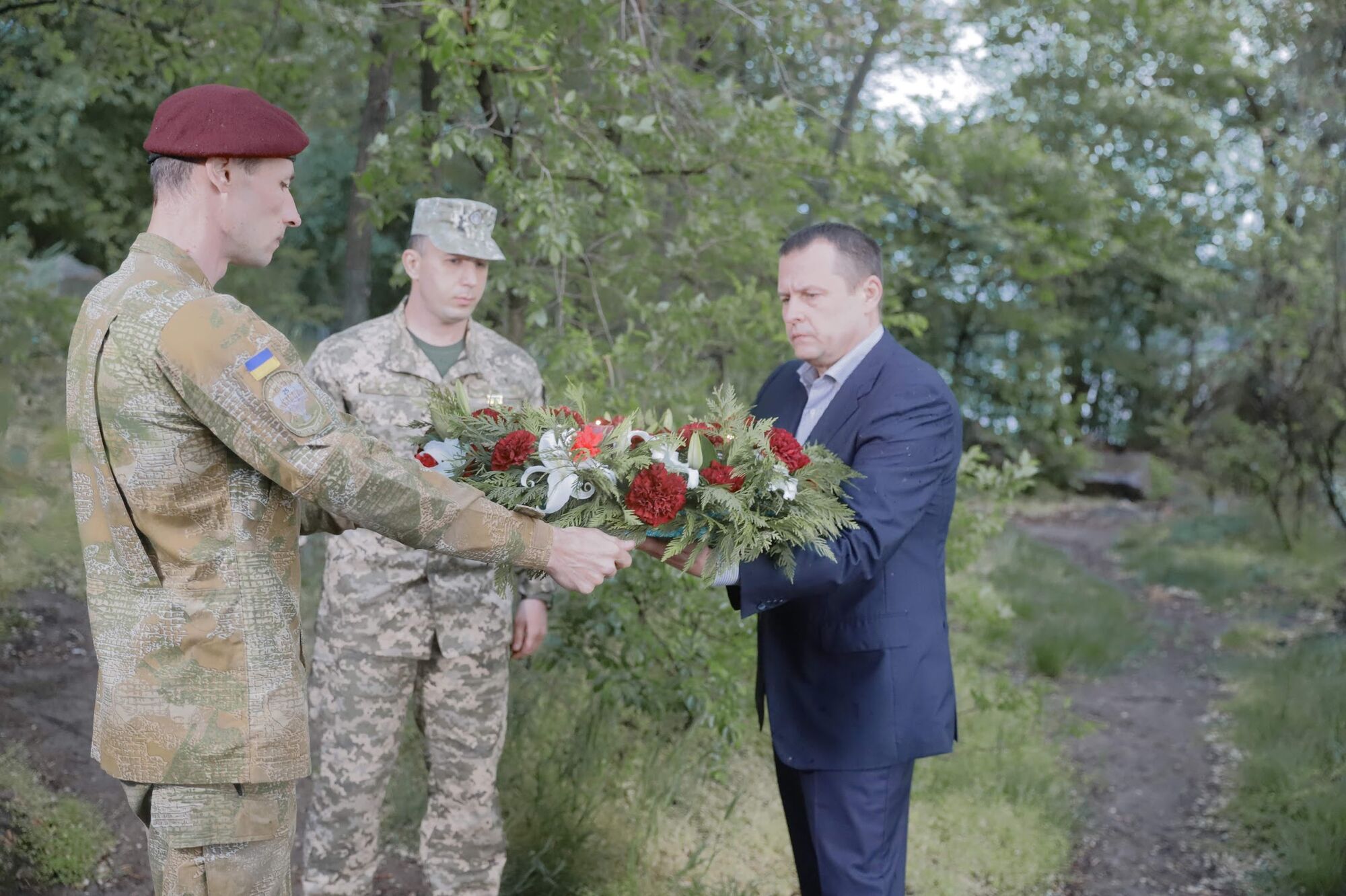 На згадку про полеглих у боях: Філатов пустив річковими водами пам’ятний вінок