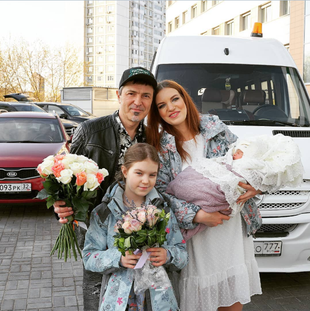 Олексій Потєхін з дружиною і доньками