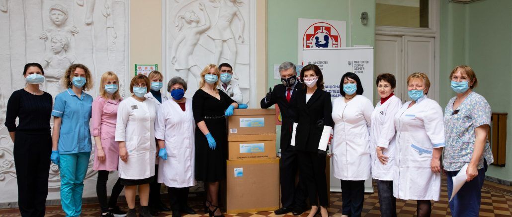 Охматдет получил 3 тысячи ИФА-тестов из Швейцарии от Порошенко: первыми проверят детских врачей