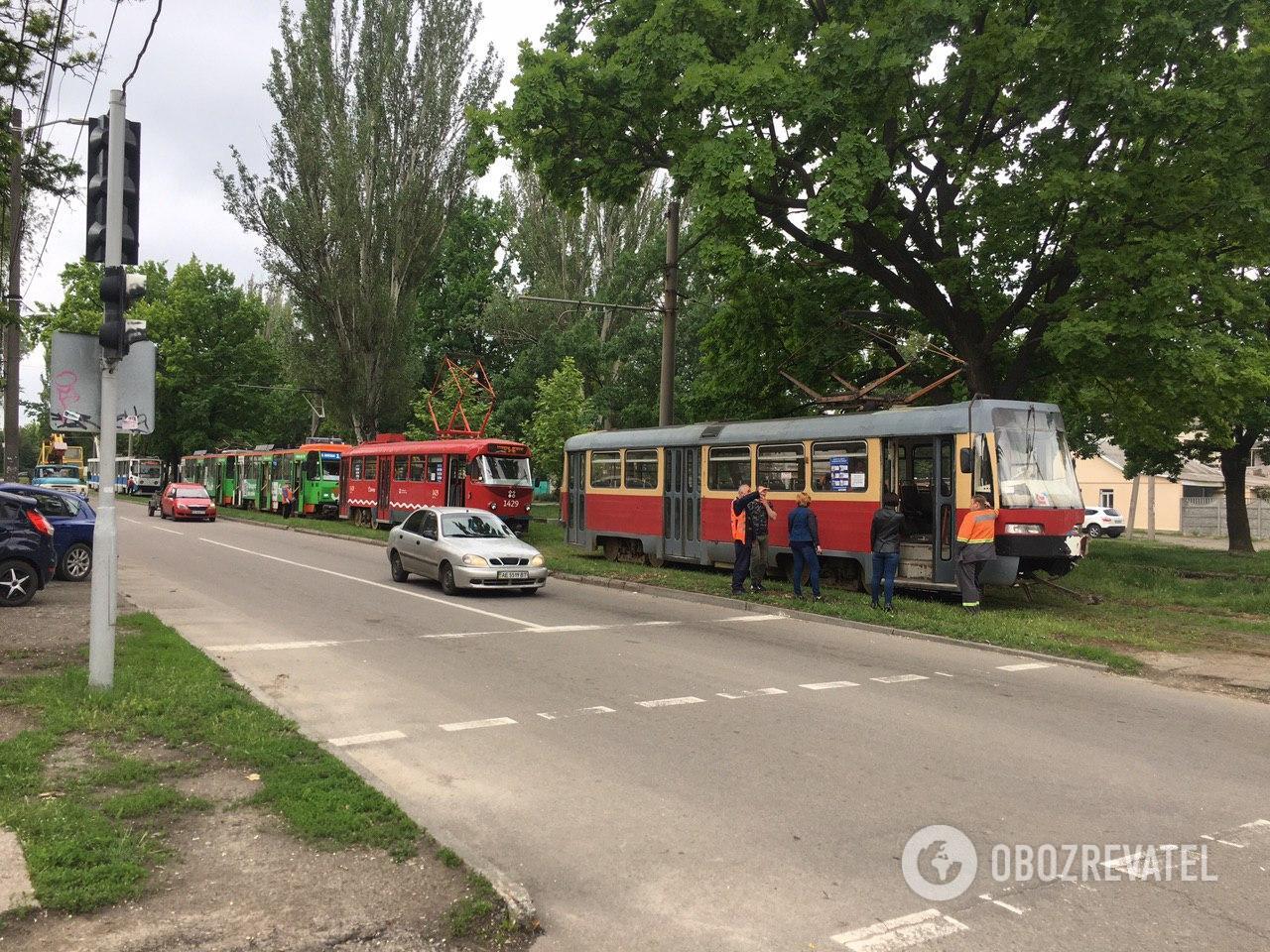 У Дніпрі трамвай протаранив автомобіль