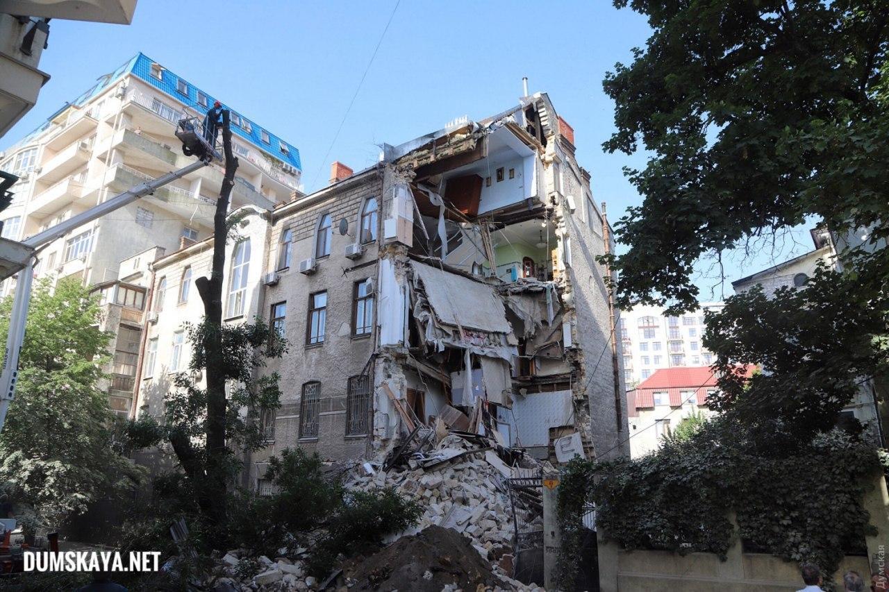 В Одессе ночью обвалился жилой дом. Фото и видео