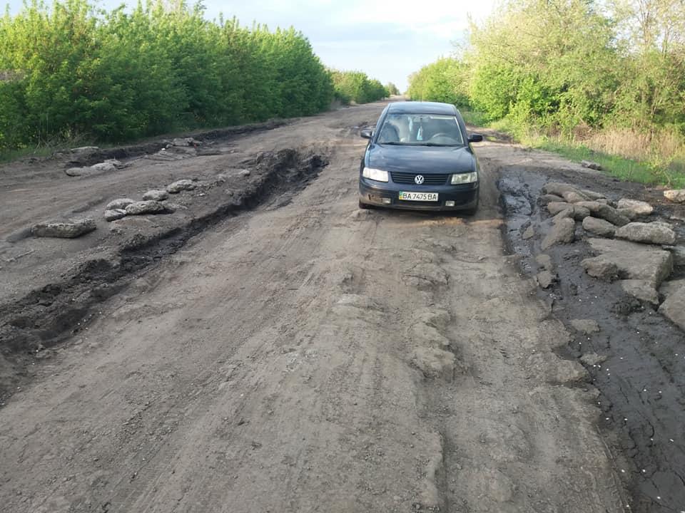 "30 км потрібно їхати 1,5 години": як виглядає найгірша в Україні дорога
