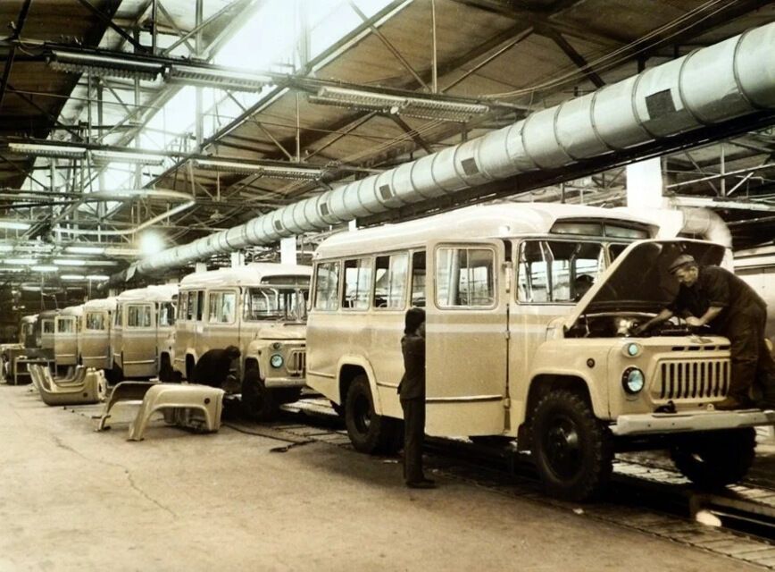 Лінія складання Курганського Автобусного Заводу, виробництво КаВЗ-685