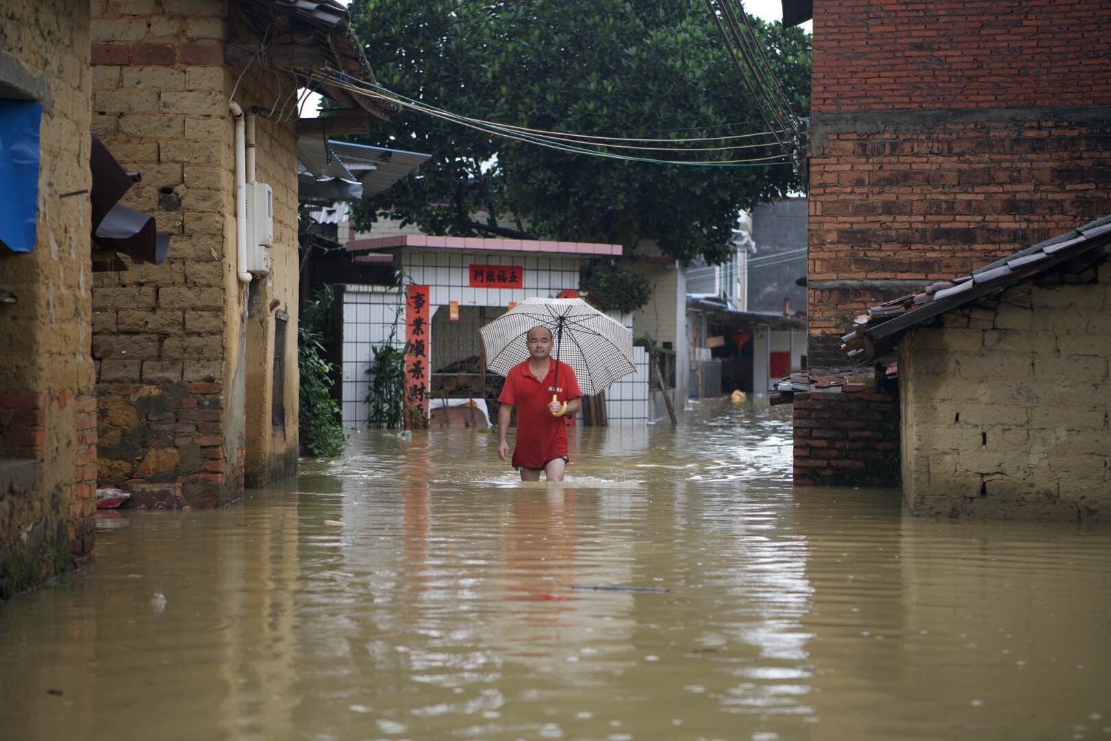 Через сильну повінь у Китаї постраждали понад 2,6 млн осіб