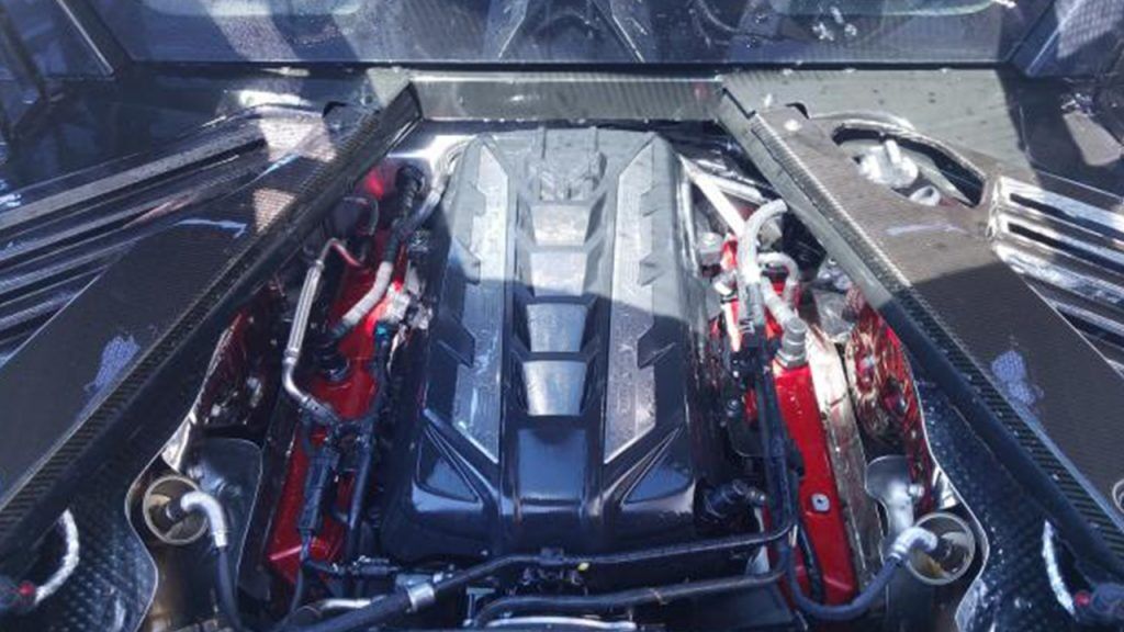 Разбитый Chevrolet Corvette более чем за 100 000 долларов