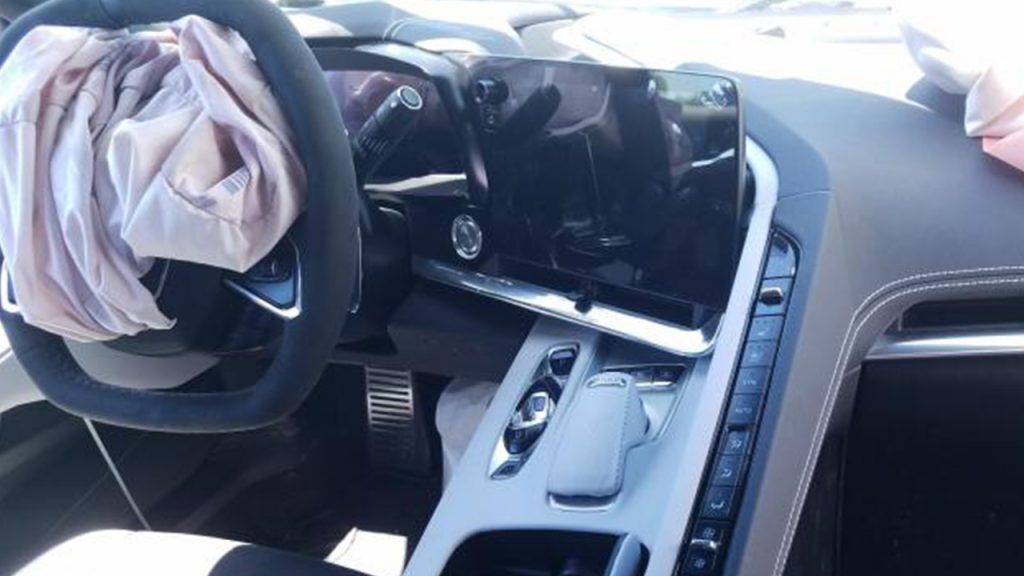 Разбитый Chevrolet Corvette более чем за 100 000 долларов