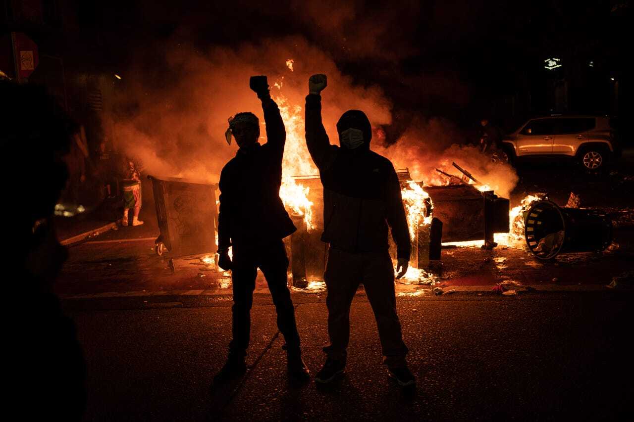 В США протестующие захватили часть города и провозгласили "автономию"